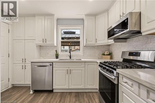14 Mars Avenue, Hamilton, ON - Indoor Photo Showing Kitchen With Upgraded Kitchen