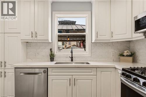 14 Mars Avenue, Hamilton, ON - Indoor Photo Showing Kitchen