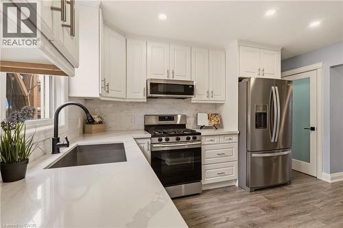 14 Mars Avenue, Hamilton, ON - Indoor Photo Showing Kitchen With Upgraded Kitchen