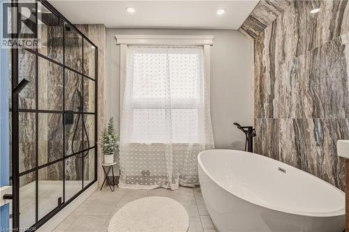 14 Mars Avenue, Hamilton, ON - Indoor Photo Showing Bathroom