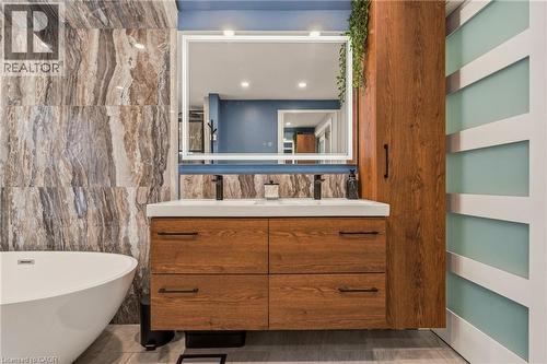 14 Mars Avenue, Hamilton, ON - Indoor Photo Showing Bathroom