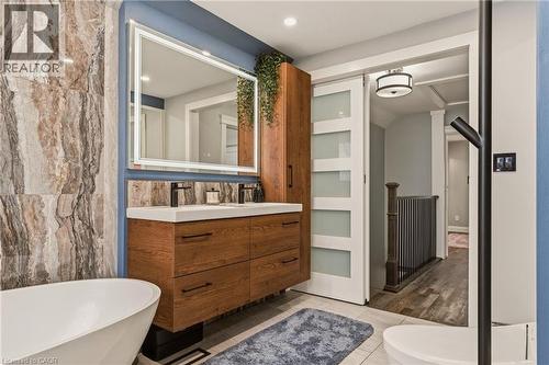 14 Mars Avenue, Hamilton, ON - Indoor Photo Showing Bathroom