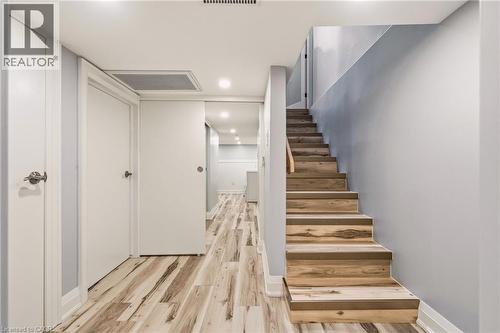 14 Mars Avenue, Hamilton, ON - Indoor Photo Showing Other Room