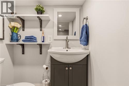 14 Mars Avenue, Hamilton, ON - Indoor Photo Showing Bathroom