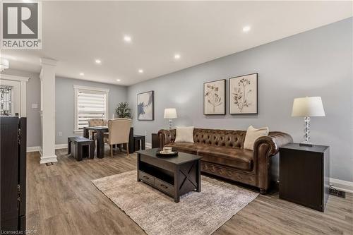 14 Mars Avenue, Hamilton, ON - Indoor Photo Showing Living Room