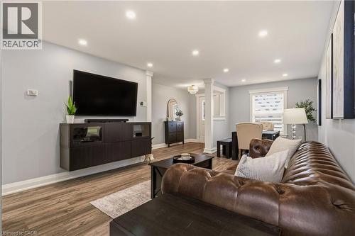 14 Mars Avenue, Hamilton, ON - Indoor Photo Showing Living Room