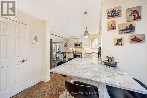 1531 Polesden Drive, Mississauga, ON - Indoor Photo Showing Kitchen With Upgraded Kitchen