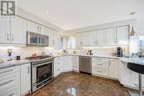 1531 Polesden Drive, Mississauga, ON - Indoor Photo Showing Kitchen With Stainless Steel Kitchen With Upgraded Kitchen