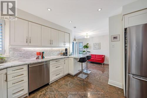 1531 Polesden Drive, Mississauga, ON - Indoor Photo Showing Kitchen With Stainless Steel Kitchen With Upgraded Kitchen