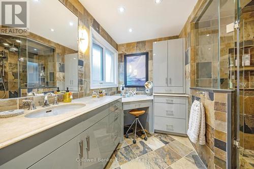 1531 Polesden Drive, Mississauga, ON - Indoor Photo Showing Bathroom