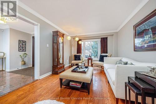 1531 Polesden Drive, Mississauga, ON - Indoor Photo Showing Living Room