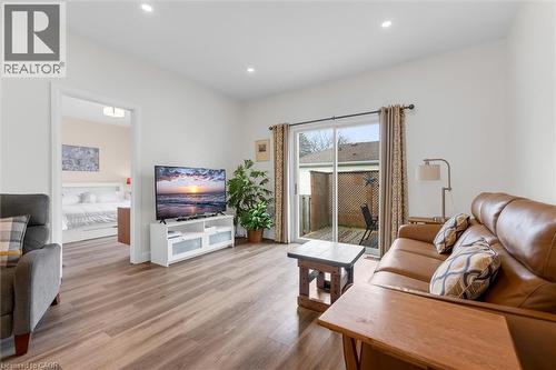 145 Silverbirch Boulevard, Hamilton, ON - Indoor Photo Showing Living Room