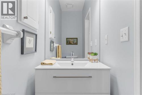 145 Silverbirch Boulevard, Hamilton, ON - Indoor Photo Showing Bathroom