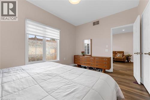 145 Silverbirch Boulevard, Hamilton, ON - Indoor Photo Showing Bedroom
