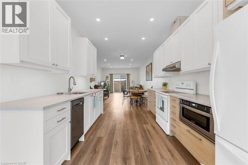 145 Silverbirch Boulevard, Hamilton, ON - Indoor Photo Showing Kitchen