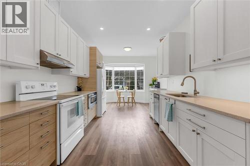 145 Silverbirch Boulevard, Hamilton, ON - Indoor Photo Showing Kitchen