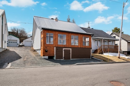 50 Rue De Gaulle  Lévis (Desjardins), QC G6V 3L1