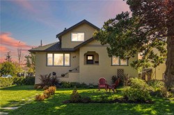 895 Falkland Rd Oak Bay, BC V8S 4L9
