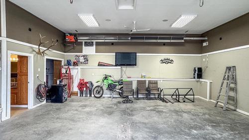3013 Mount Royal Drive, Cranbrook, BC - Indoor Photo Showing Garage