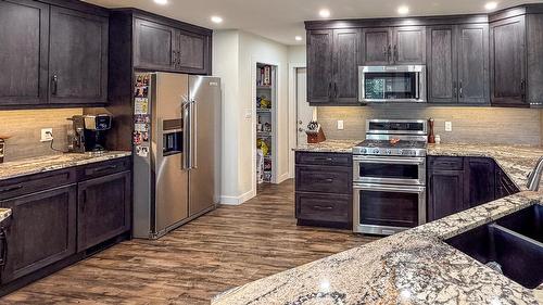 3013 Mount Royal Drive, Cranbrook, BC - Indoor Photo Showing Kitchen With Double Sink