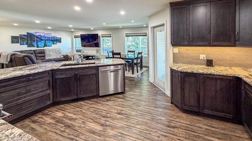 3013 Mount Royal Drive, Cranbrook, BC - Indoor Photo Showing Kitchen