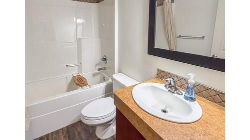 3013 Mount Royal Drive, Cranbrook, BC - Indoor Photo Showing Bathroom