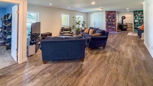 3013 Mount Royal Drive, Cranbrook, BC - Indoor Photo Showing Living Room