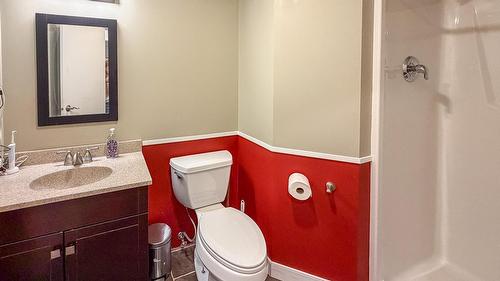 3013 Mount Royal Drive, Cranbrook, BC - Indoor Photo Showing Bathroom