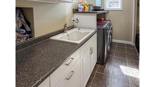 3013 Mount Royal Drive, Cranbrook, BC - Indoor Photo Showing Laundry Room