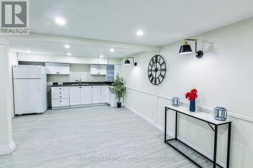 350 Boxbury Drive, Waterloo, ON - Indoor Photo Showing Kitchen