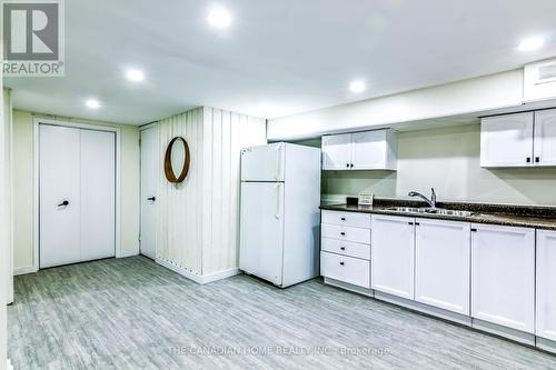 350 Boxbury Drive, Waterloo, ON - Indoor Photo Showing Kitchen With Double Sink