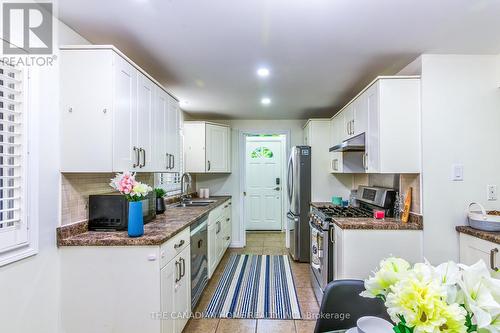 350 Boxbury Drive, Waterloo, ON - Indoor Photo Showing Kitchen With Double Sink