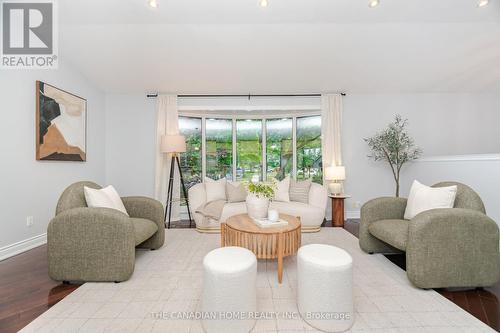 207 Penn Drive, Burlington, ON - Indoor Photo Showing Living Room