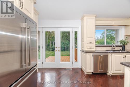 207 Penn Drive, Burlington, ON - Indoor Photo Showing Kitchen