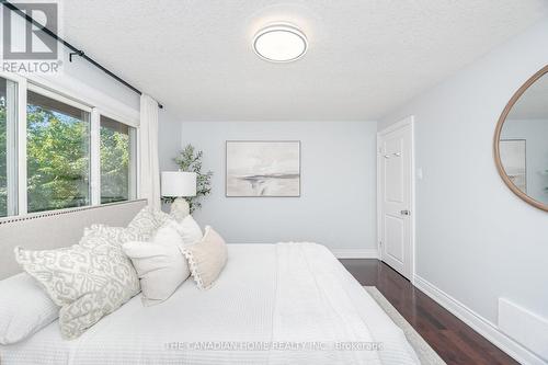 207 Penn Drive, Burlington, ON - Indoor Photo Showing Bedroom