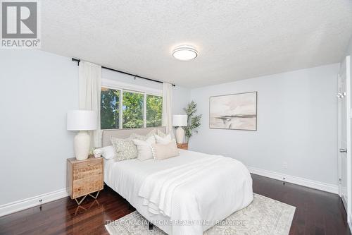 207 Penn Drive, Burlington, ON - Indoor Photo Showing Bedroom