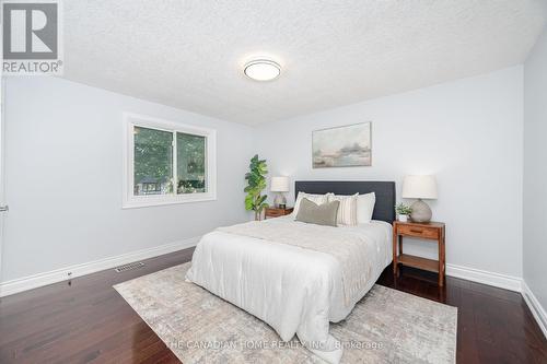 207 Penn Drive, Burlington, ON - Indoor Photo Showing Bedroom