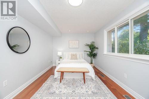 207 Penn Drive, Burlington, ON - Indoor Photo Showing Bedroom