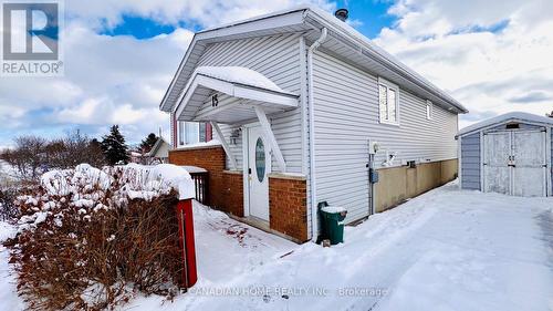 15 CLUTHE CRESCENT  Kitchener, ON N2P 1N1