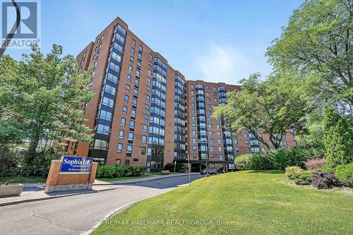 704 - 80 SANDCASTLE DRIVE  Ottawa, ON K2H 9E7