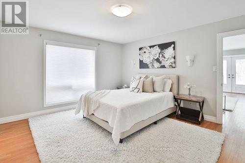 35 Hollyrood Heights Drive, Mississauga, ON - Indoor Photo Showing Bedroom