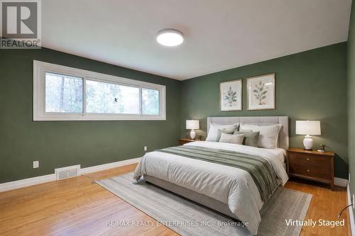 35 Hollyrood Heights Drive, Mississauga, ON - Indoor Photo Showing Bedroom