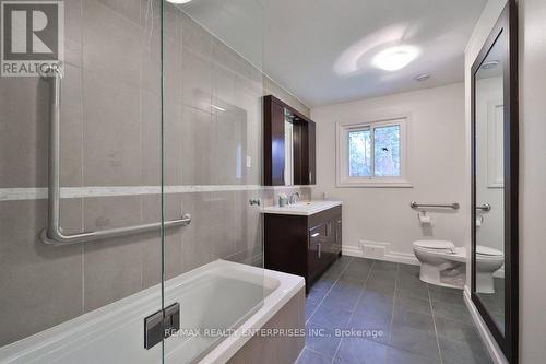 35 Hollyrood Heights Drive, Mississauga, ON - Indoor Photo Showing Bathroom