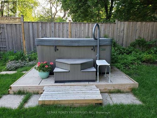 35 Hollyrood Heights Drive, Mississauga, ON - Outdoor With Deck Patio Veranda