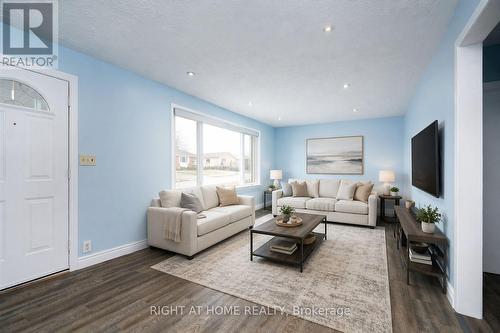322 Jasper Avenue, Oshawa (Lakeview), ON - Indoor Photo Showing Living Room