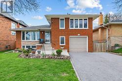 10 KENEWEN COURT Toronto, ON M4A 1R8