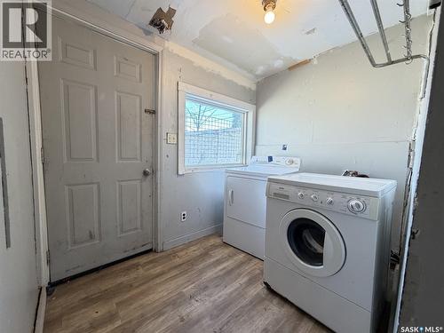 1037 Broder Street, Regina, SK - Indoor Photo Showing Laundry Room