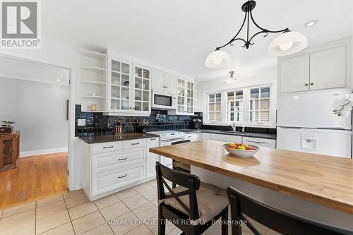 19 Hackett Street, Ottawa, ON - Indoor Photo Showing Kitchen