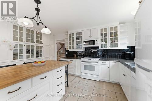 19 Hackett Street, Ottawa, ON - Indoor Photo Showing Kitchen