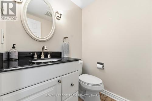 19 Hackett Street, Ottawa, ON - Indoor Photo Showing Bathroom